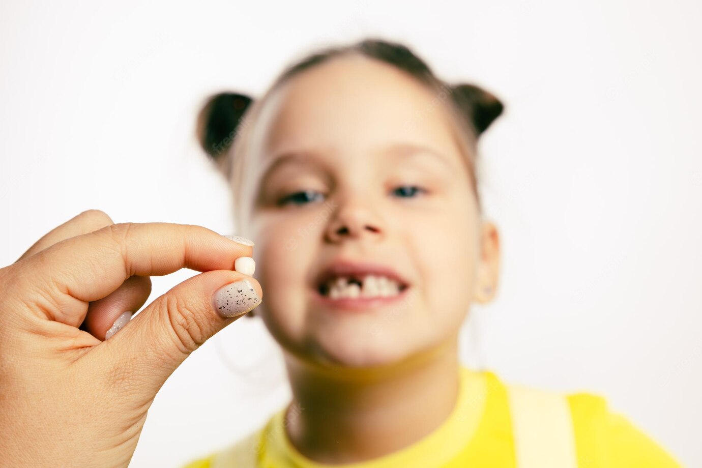 Όταν τα παιδιά αρχίζουν να χάνουν τα βρεφικά τους δόντια